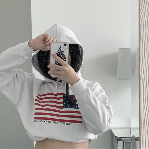 cropped white hoodie - Picture 1 of 3